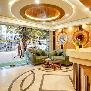 Just Renovated - Hotel Krishna Palace With Parking & Only 2 Mins Walk From Metro